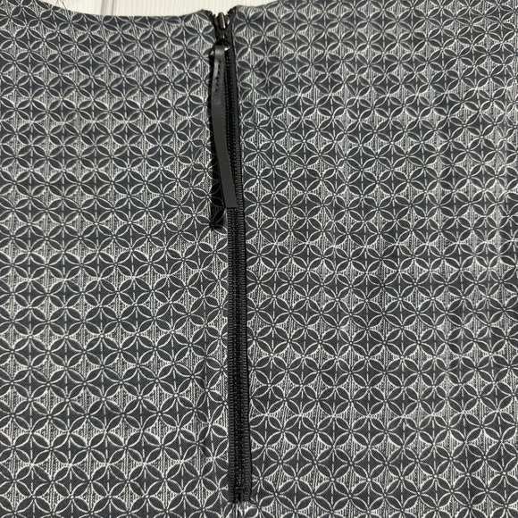 Chic Grey and White Patterned Dress Pockets From Sandwich_ Size EU 42 (US 12) - Picture 8 of 11